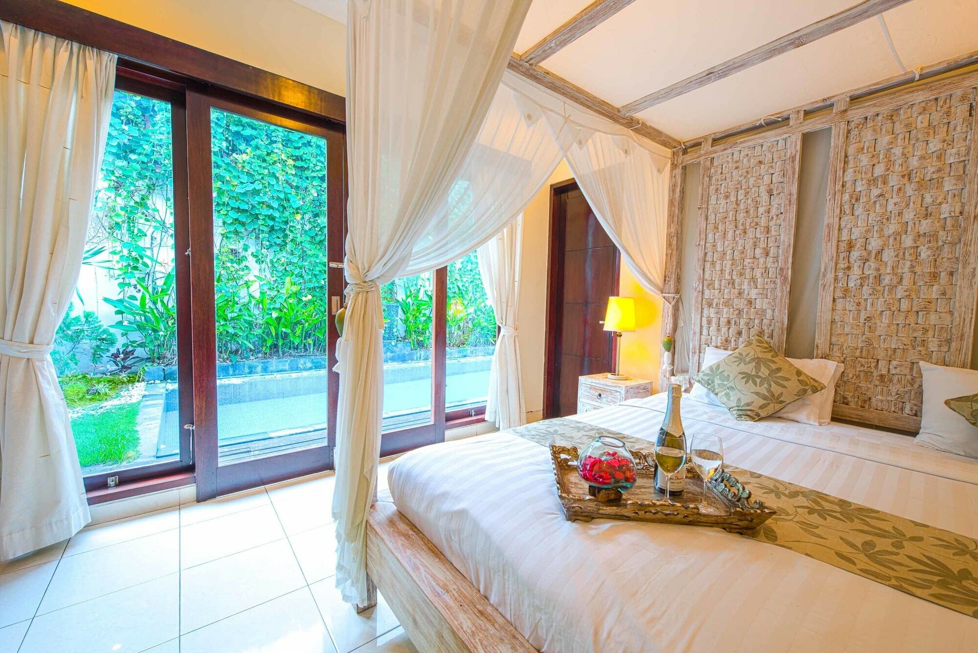 Villa Enjoy - Seminyak Center Exterior photo